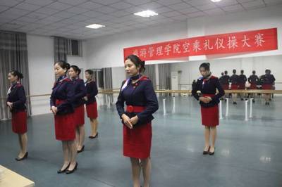 旅游管理學院第一屆空乘禮儀操大賽圓滿落幕 專業(yè)攝影服務定格精彩瞬間