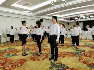 抓隊(duì)伍強(qiáng)素質(zhì) 提形象優(yōu)服務(wù) --官渡區(qū)政務(wù)服務(wù)管理局開(kāi)展政務(wù)服務(wù)禮儀培訓(xùn)及攝影技能提升