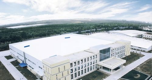 批量制造燈塔工廠 工業(yè)富聯(lián)發(fā)布十大數(shù)字化轉(zhuǎn)型標桿案例，助力經(jīng)緯編布銷售行業(yè)升級